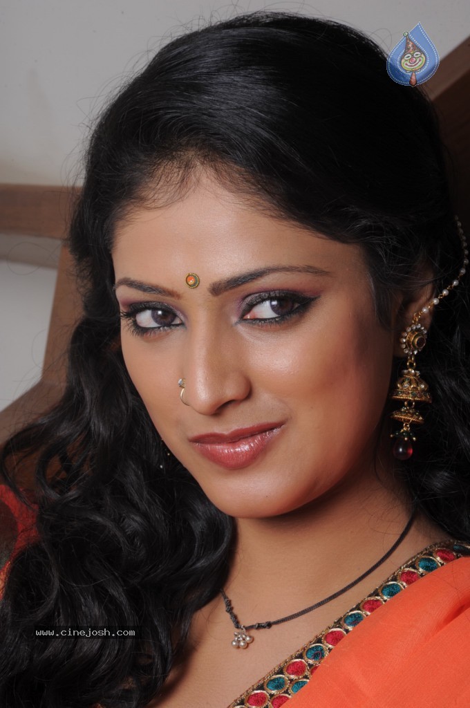 Haripriya Spicy Pics - 60 / 79 photos