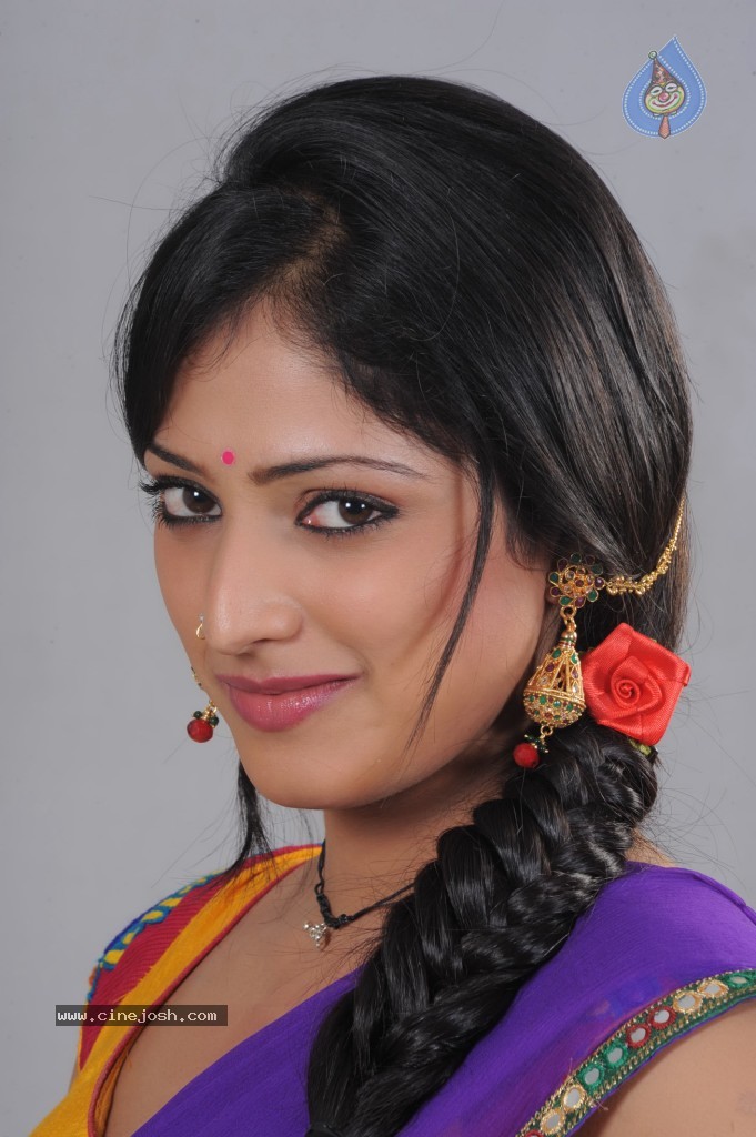 Haripriya Spicy Stills - 21 / 43 photos