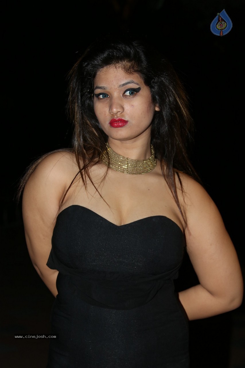 Himani Hot Stills - 49 / 186 photos