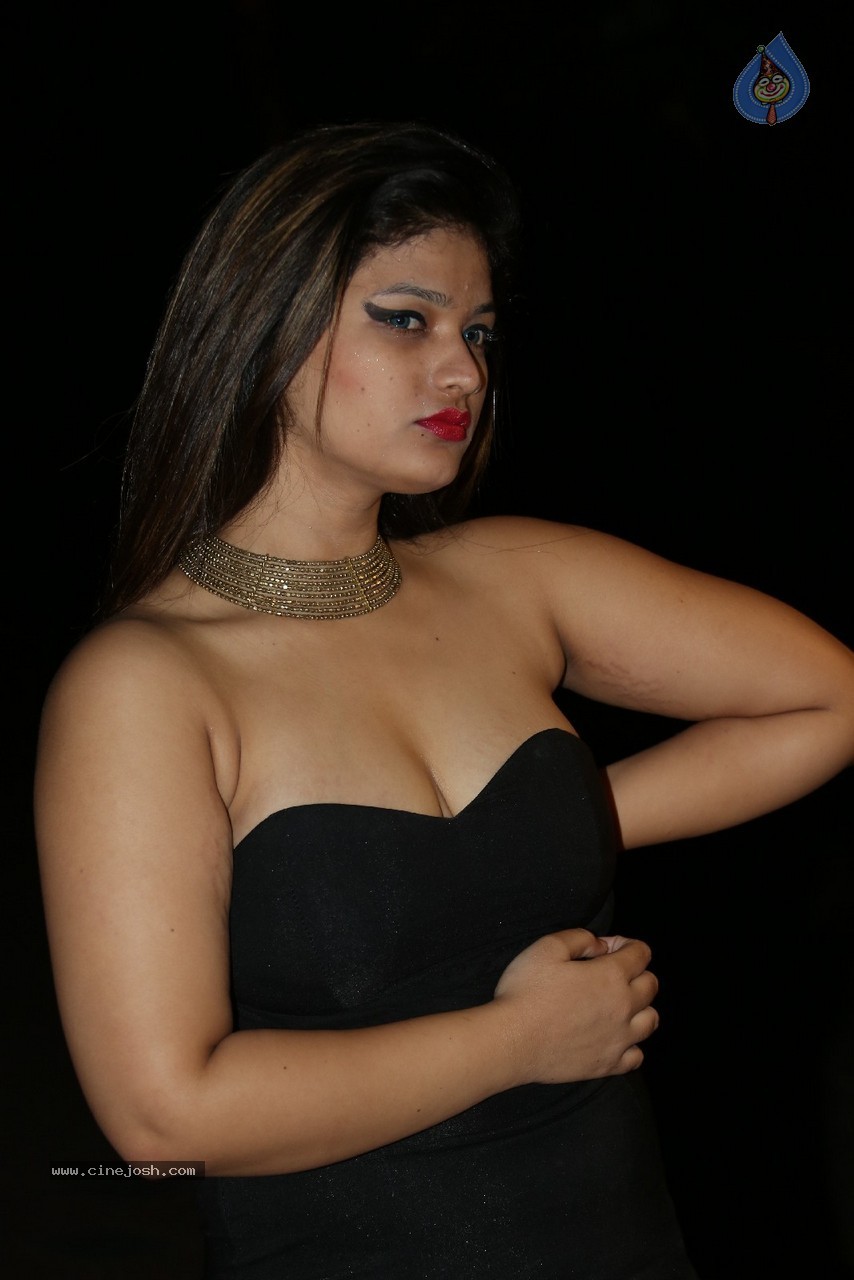 Himani Hot Stills - 104 / 186 photos