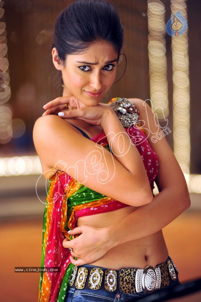 Ileana Spicy Stills - 27 / 40 photos