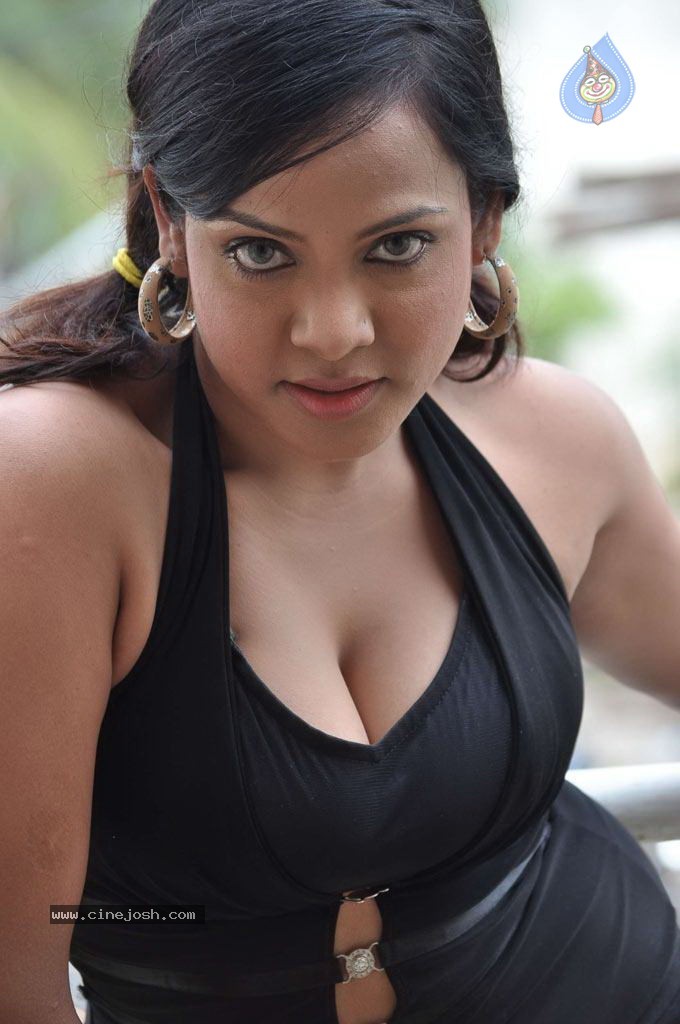 Kasi Kuppam Tamil Movie Hot Stills - 83 / 101 photos