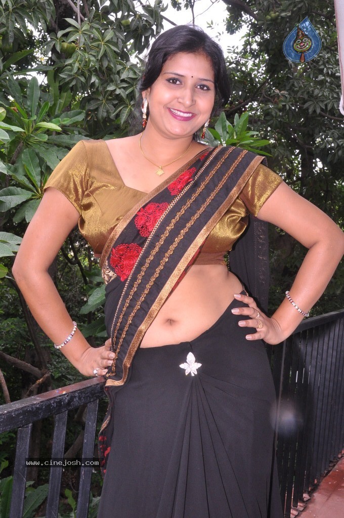 Kushbu Hot Stills - 45 / 58 photos