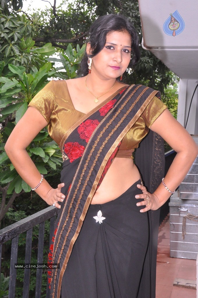 Kushbu Hot Stills - 50 / 58 photos