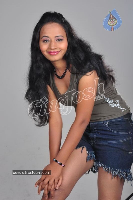 Lakshmi Spicy Pics - 14 / 53 photos