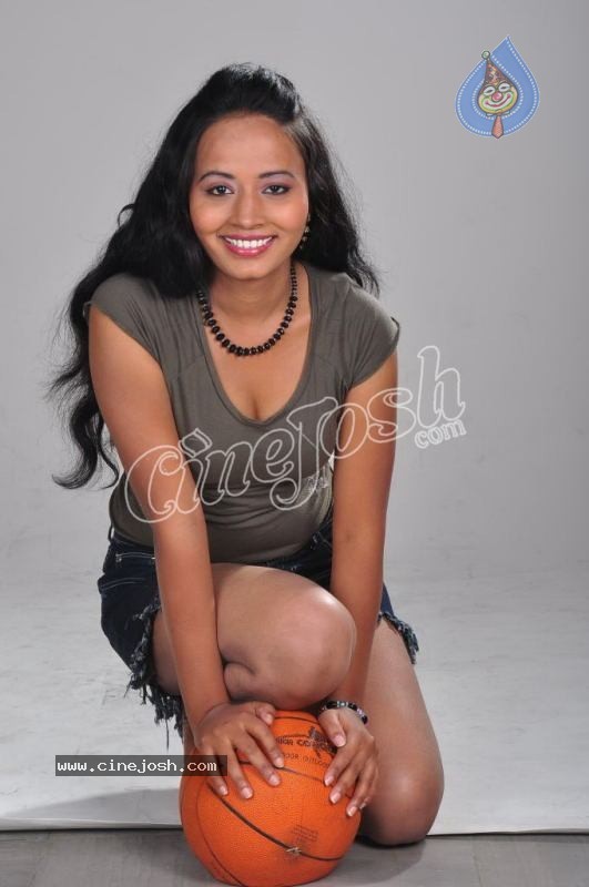 Lakshmi Spicy Pics - 37 / 53 photos