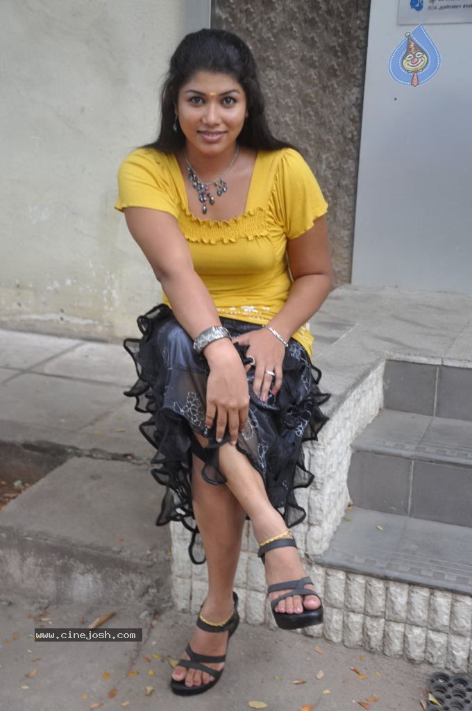 Madhu Sri Spicy Stills - 36 / 43 photos