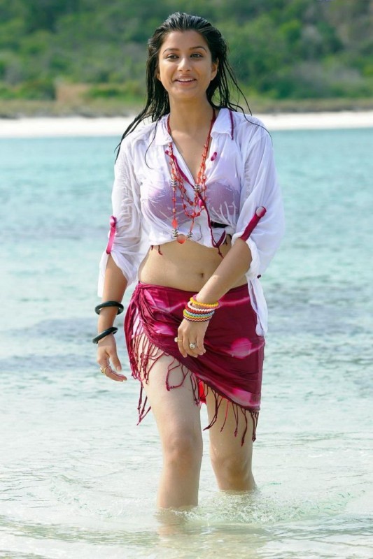 Madhurima Spicy Beach Stills - 33 / 33 photos