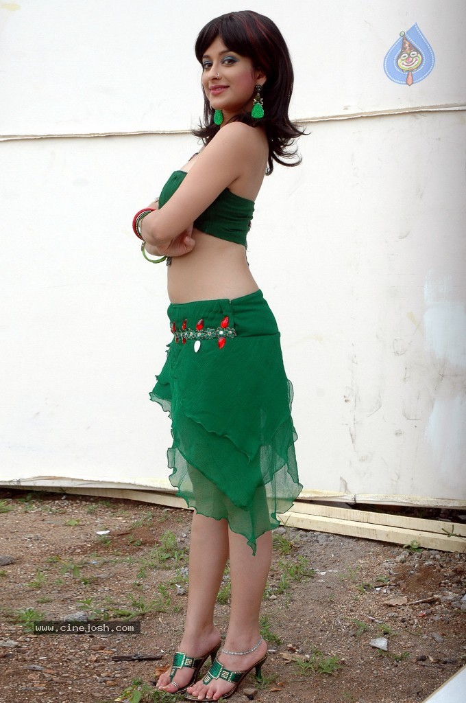 Madhurima Spicy Gallery - 33 / 44 photos