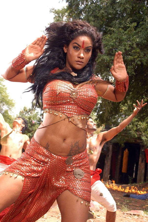 Mumaith Khan Spicy Pictures - 76 / 150 photos