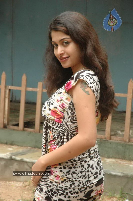 Naga Sri Hot Photos - 11 / 53 photos