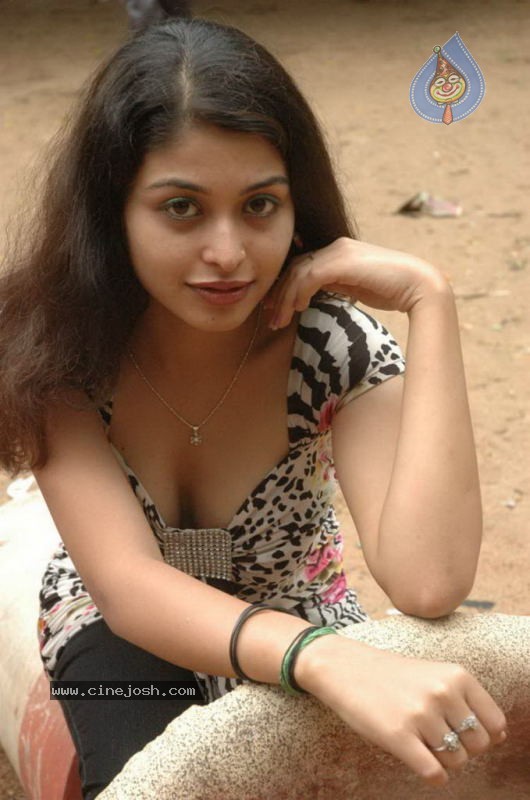 Naga Sri Hot Photos - 16 / 53 photos