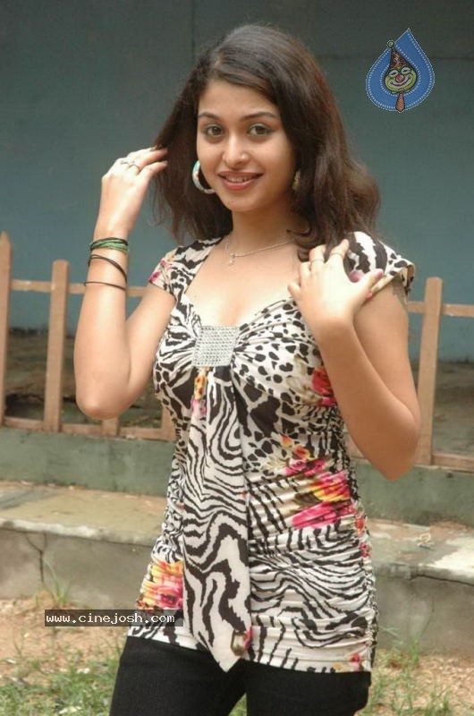 Naga Sri Hot Photos - 21 / 53 photos