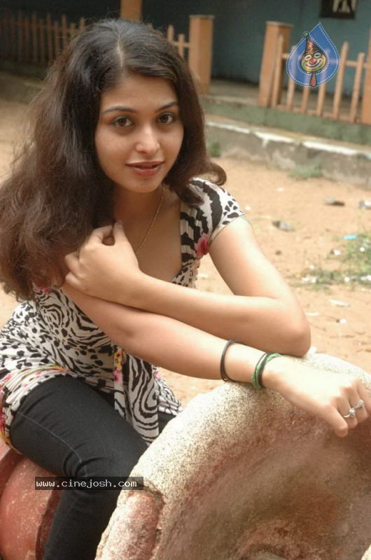 Naga Sri Hot Photos - 28 / 53 photos