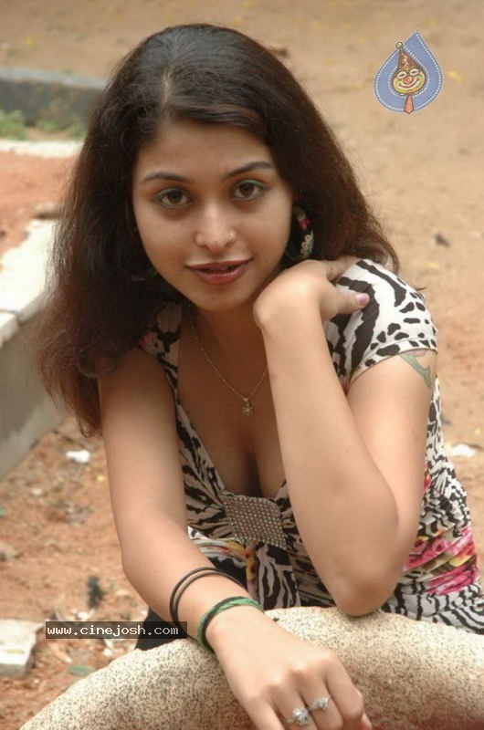 Naga Sri Hot Photos - 37 / 53 photos