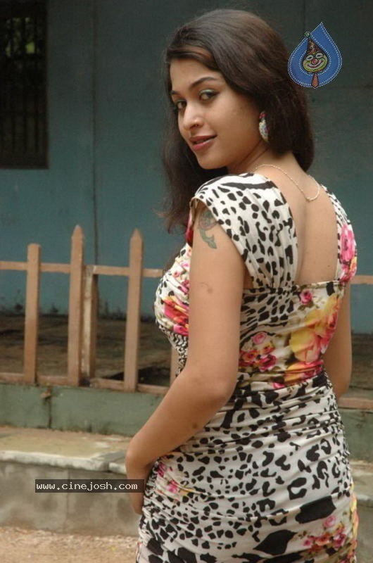 Naga Sri Hot Photos - 49 / 53 photos