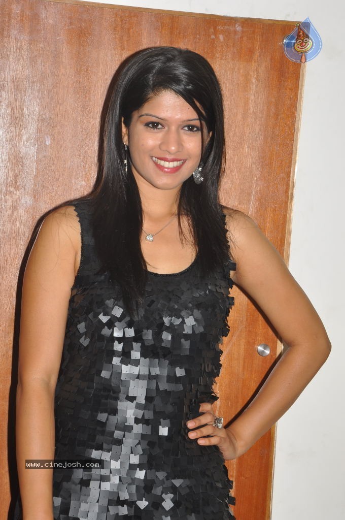 Nakshatra Hot Photos - 60 / 113 photos