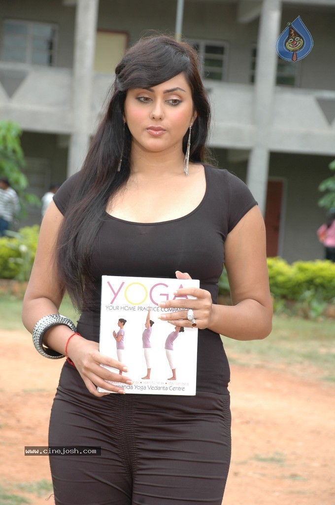 Namitha Hot Stills - 21 / 98 photos