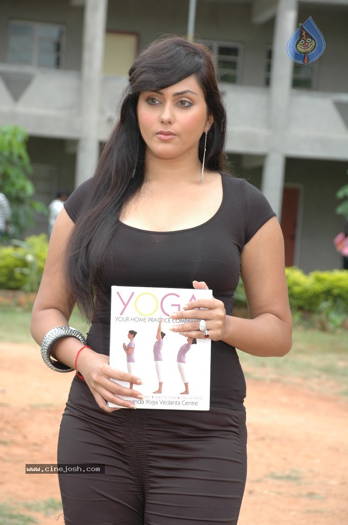 Namitha Hot Stills - 37 / 98 photos