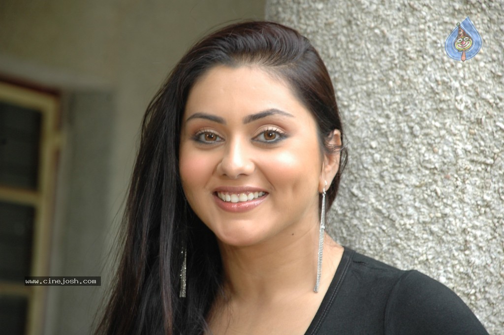 Namitha Hot Stills - 63 / 98 photos