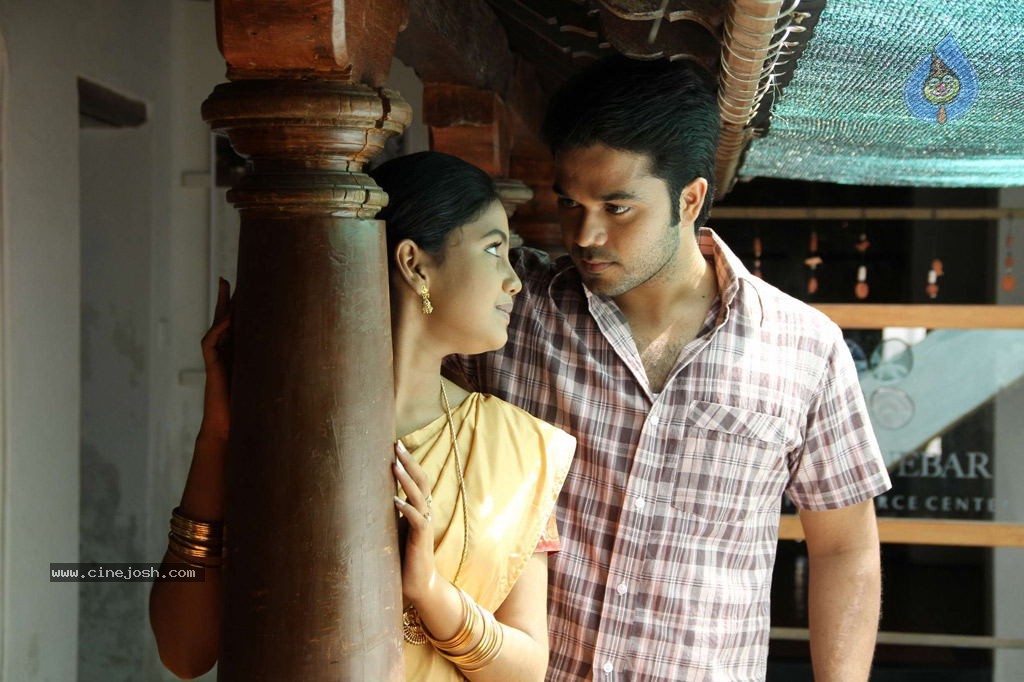 Nanbargal Kavanathirku Tamil Movie Hot Stills Photo 33 Of 37