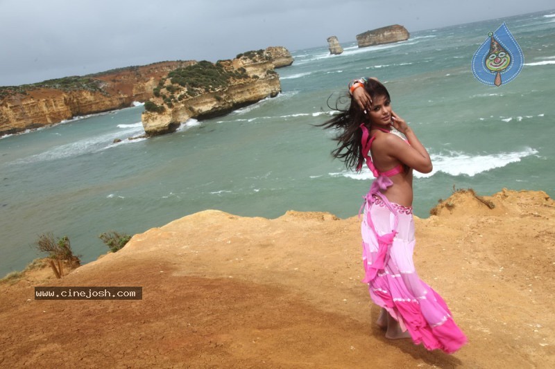 Neetu Chandra Spicy Pics - 42 / 56 photos