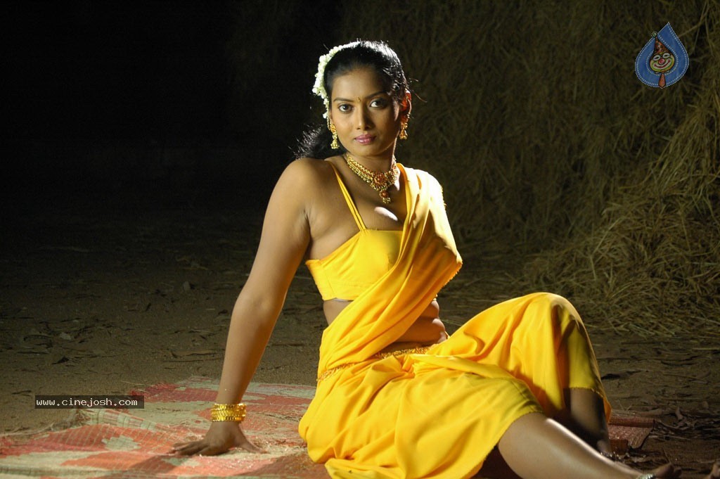 Ooratchi Ondriyam Tamil Movie Spicy Stills - 11 / 40 photos