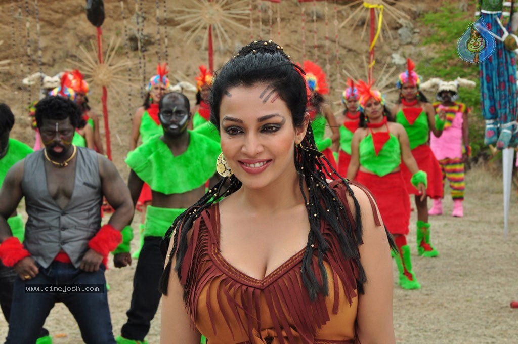 Paravai Tamil Movie Spicy Stills - 35 / 100 photos