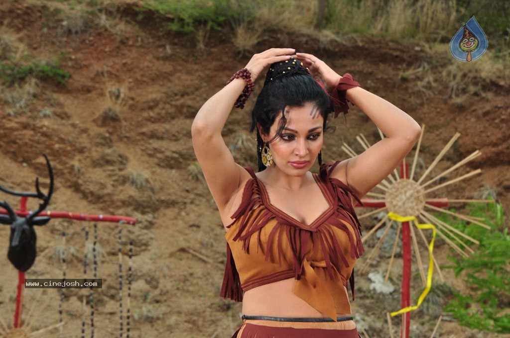 Paravai Tamil Movie Spicy Stills - 40 / 100 photos