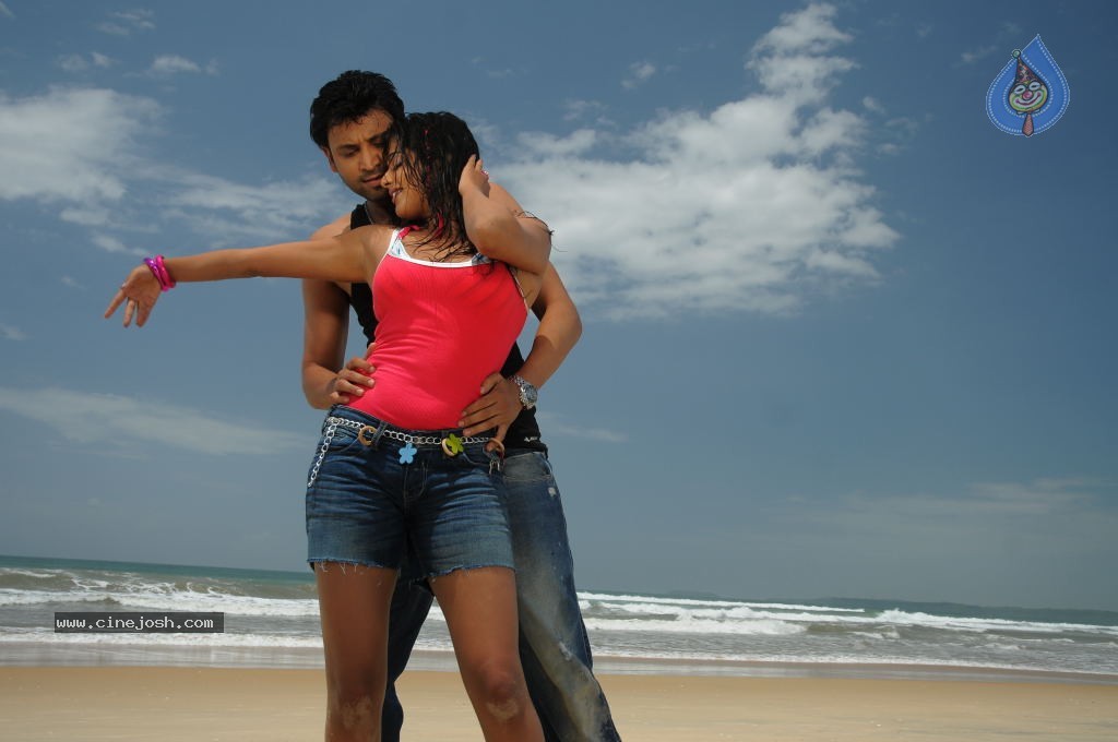 Raaj Movie Spicy Stills - 20 / 37 photos