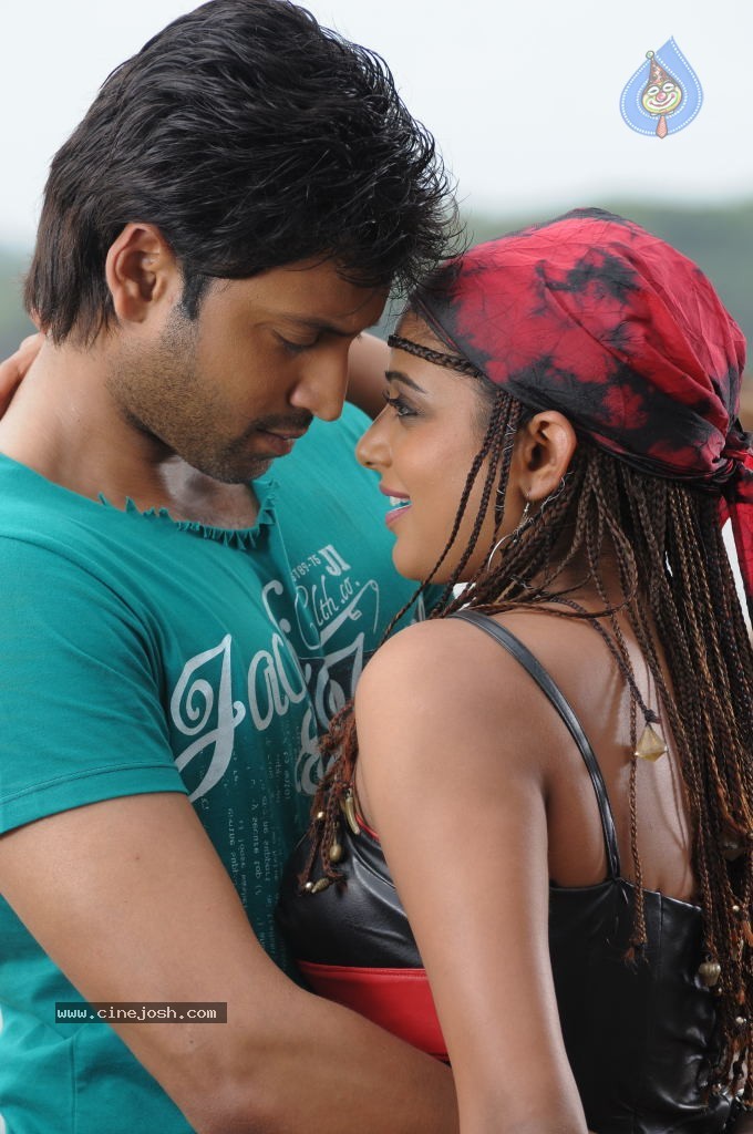 Raaj Movie Spicy Stills - 21 / 37 photos