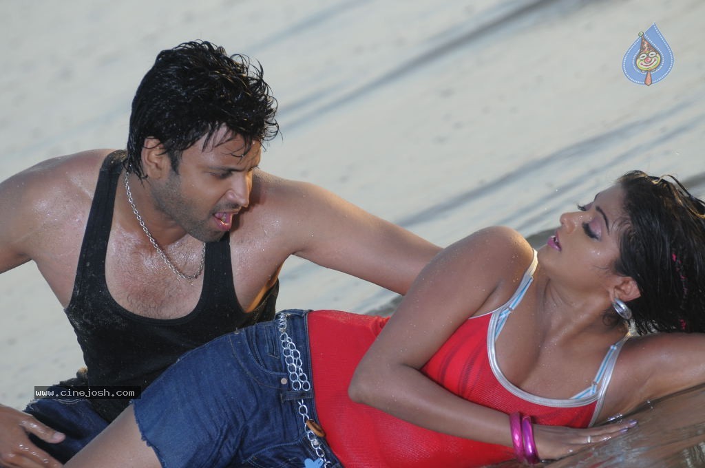 Raaj Movie Spicy Stills - 25 / 37 photos