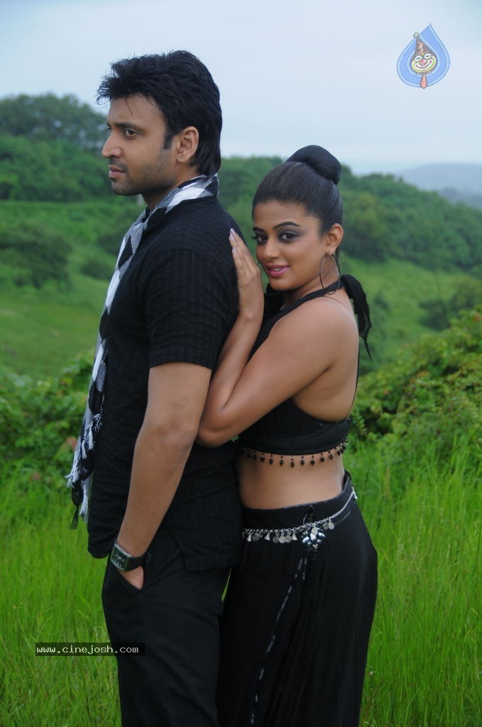 Raaj Movie Spicy Stills - 26 / 37 photos