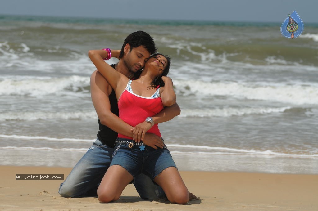 Raaj Movie Spicy Stills - 34 / 37 photos