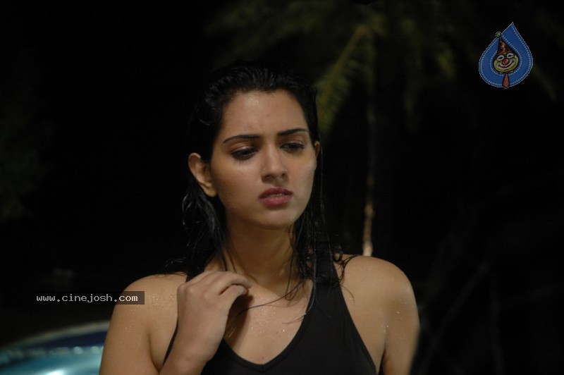 Ramya Raj Spicy Pics - 18 / 57 photos