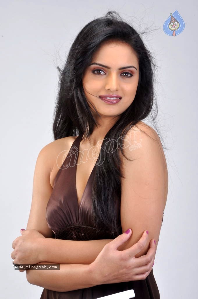 Reetu Spicy Stills - 37 / 100 photos