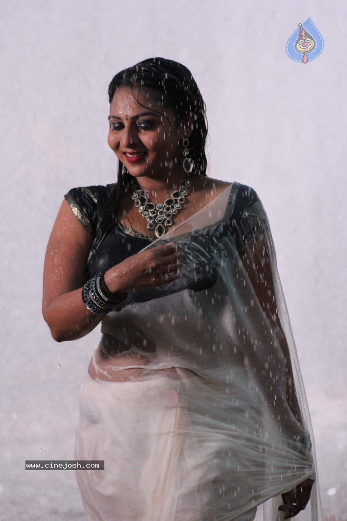 Samvritha Sunil Hot Stills - 24 / 45 photos