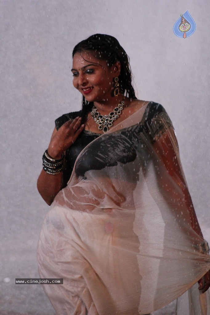 Samvritha Sunil Hot Stills - 28 / 45 photos