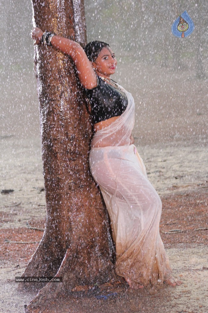 Samvritha Sunil Hot Stills - 32 / 45 photos