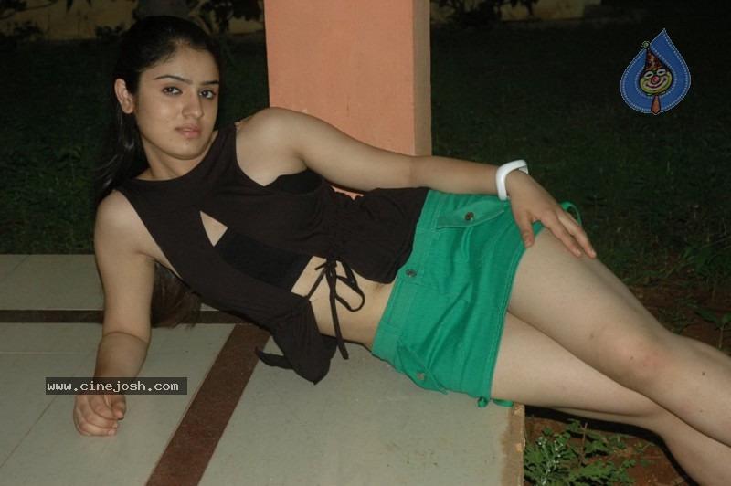 Shefali Sharma Spicy Stills - 28 / 51 photos