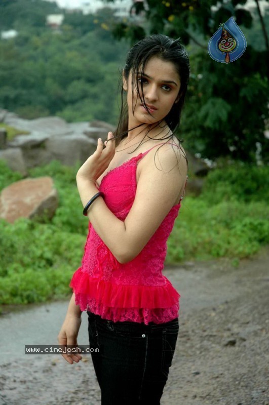 Shefali Sharma Spicy Stills - 35 / 51 photos