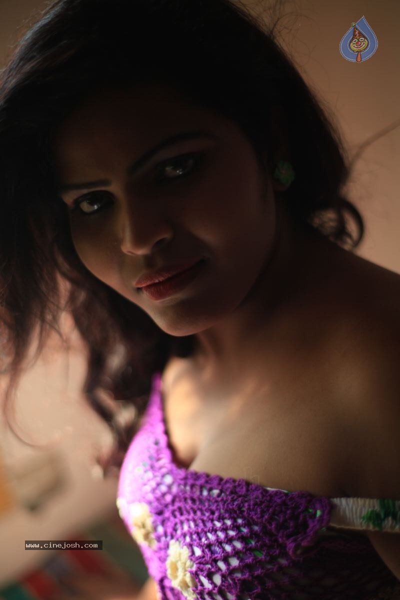 Sithara Hot Photos - 34 / 40 photos