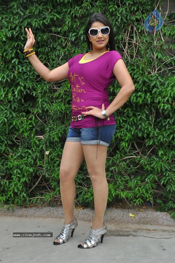 Shivani Hot Stills - 25 / 95 photos