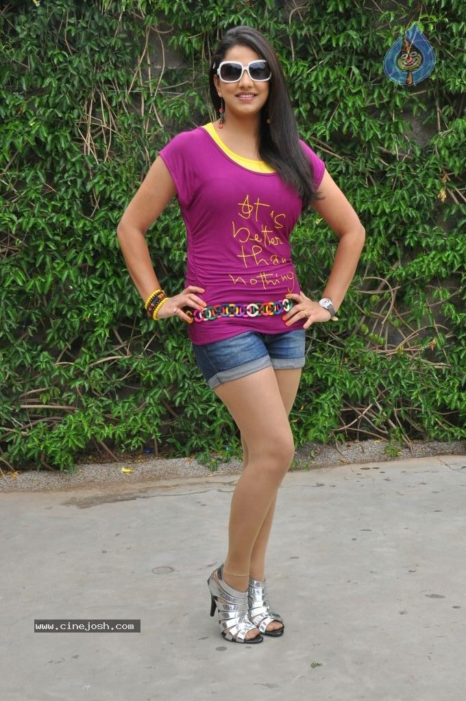 Shivani Hot Stills - 27 / 95 photos