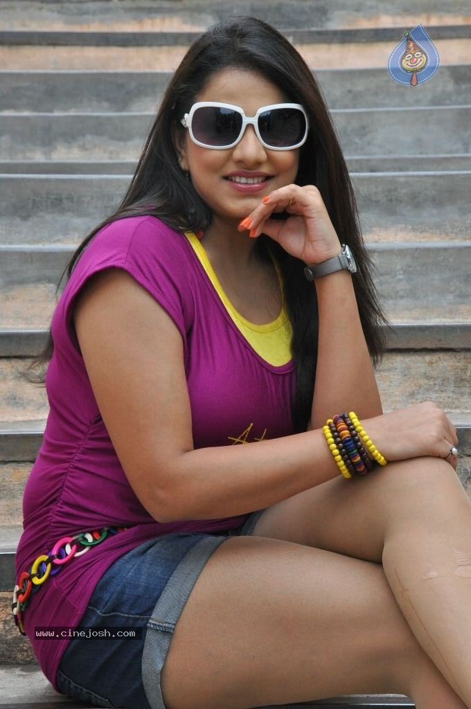 Shivani Hot Stills - 40 / 95 photos