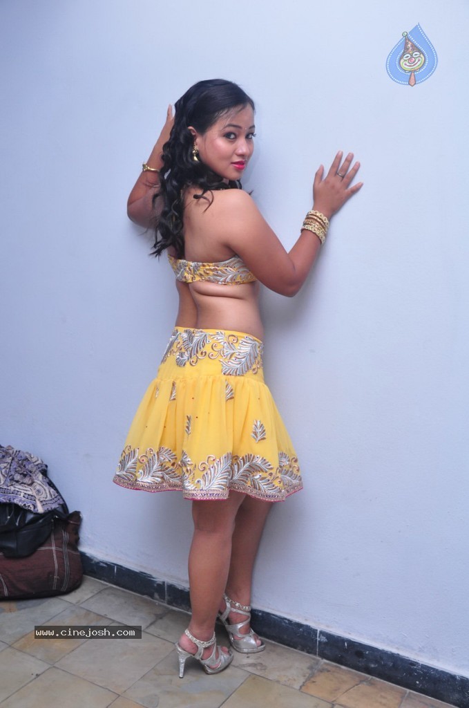 Sneha Spicy Stills - 21 / 85 photos