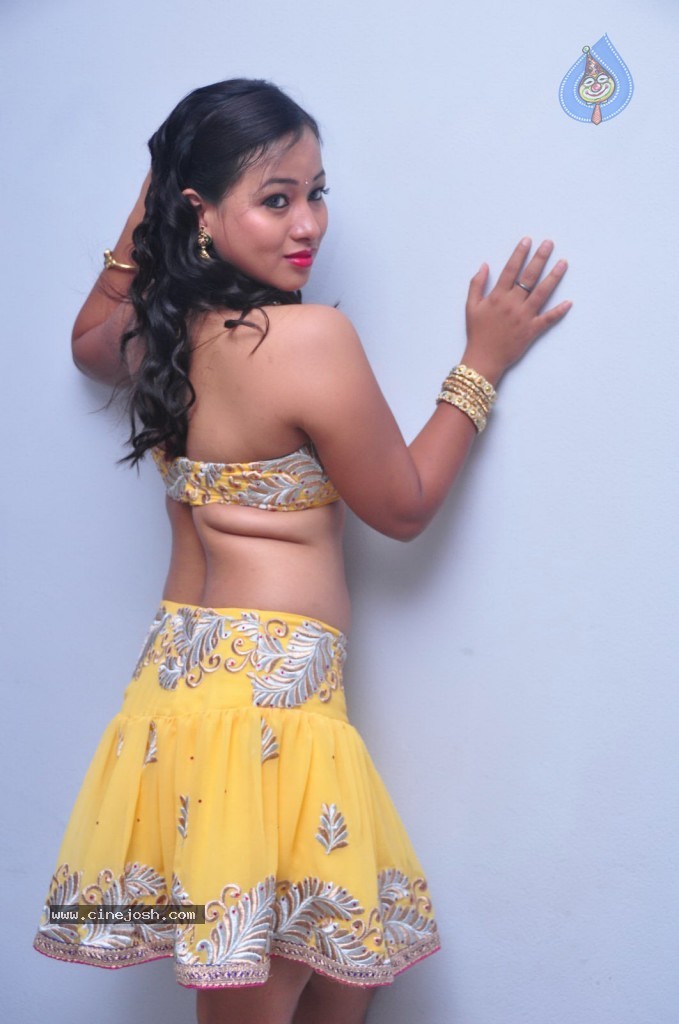 Sneha Spicy Stills - 39 / 85 photos