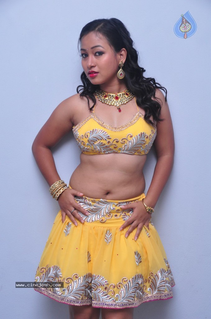 Sneha Spicy Stills - 70 / 85 photos