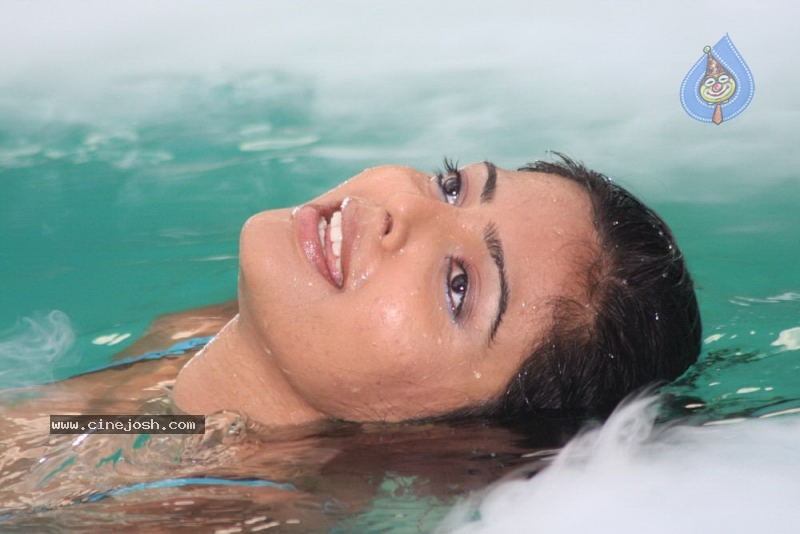 Sonia Suri Spicy Stills - 27 / 67 photos