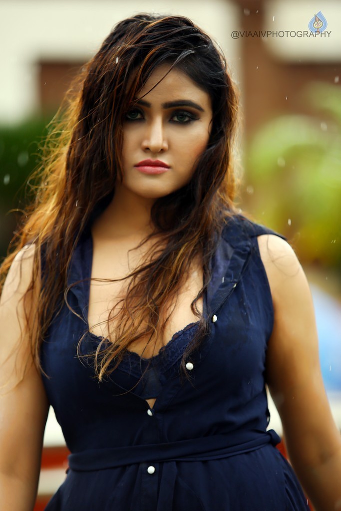 Sony Charishta Photoshoot - 27 / 27 photos